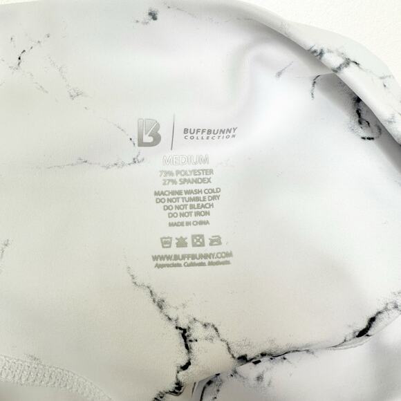 Like New BuffBunny Marble Size M Seamless Pocket Biker 8” Inseam Shorts - Picture 7 of 7